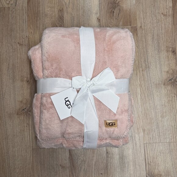 UGG Whitecap Throw Quartz Pink Fleece Blanket Bedding Reversible Faux Fur - Picture 2 of 8